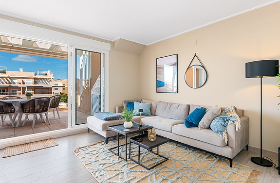 Moderne penthouse-leilighet med 3 soverom | Takterrasse på 83 m2 med jacuzzi | Møbler inkludert | Parkering