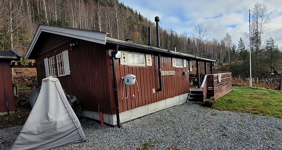 Del av gårdsplassen på hytta