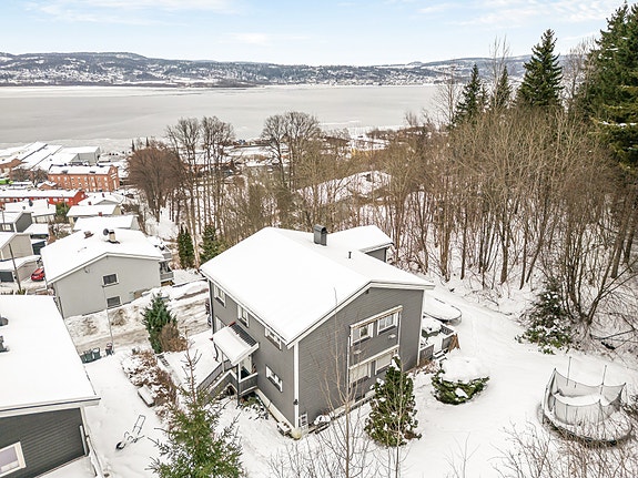 Velkommen til Jørgen Ringstads vei 18 presentert av Per Henrik Rolfsen v/ Eiendomsmeglerne. Foto: ImageDay v/Stine Prøitz Jørgensen