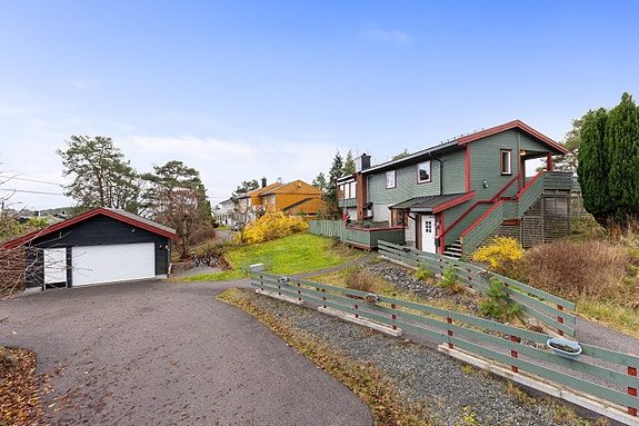 EiendomsmMegler1 ved Mette Krokås Selander presenterer Øvre Kverndals vei 3! Foto: Inbovi