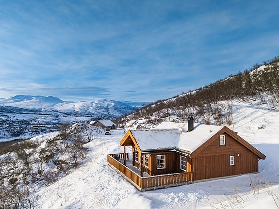 Eiendomsmegler MNEF/Partner/Økonom Ådne Holestøl Hognerud ønsker velkommen til Rypebrotet 71! (Foto: Terje Bjørnsen)