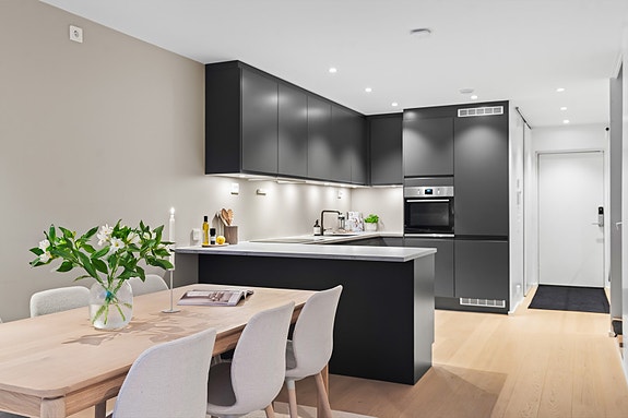 Nordvik Eiendom v/Håvard Bjerke har gleden av å presentere Sørjordet 72! Foto: Morten Eriksen & Stefan Borup.