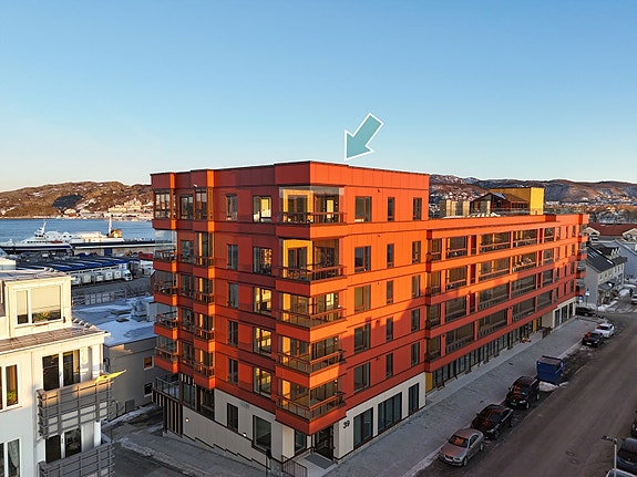 DnB Eiendom ønsker deg velkommen til toppetasjen i Storgata 41! Leiligheten er plassert på hjørnet av bygningen, med fine sol- og utsiktsforhold.