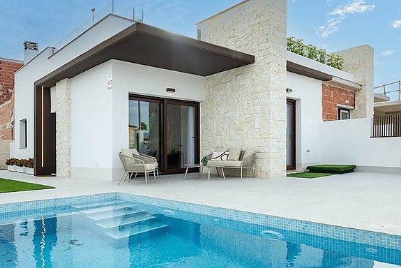 Nye eneboliger på ett plan med stor takterrasse og privat basseng - Vistabella Golf