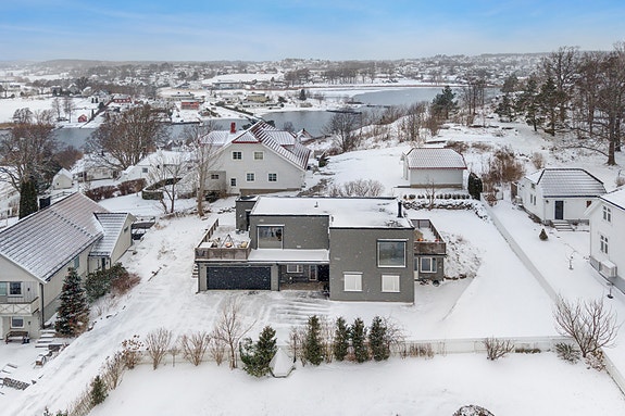 Bakke Sørvik & Partners v/ Benjamin Wilhelmsen har gleden av å presentere Bueråsveien 6A!