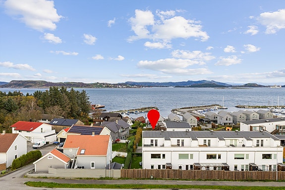 EiendomsMegler 1 v/Jorunn Riise presenterer Skiftesvikveien 21 - Flott og moderne enderekkehus over 3 plan med attraktiv beliggenhet