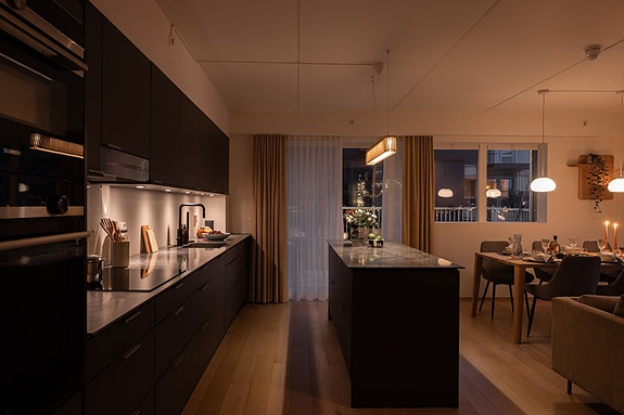 Emir Resulbegovic v. Emera Eiendomsmegling ønsker velkommen til Rolf Hofmos gate 6!