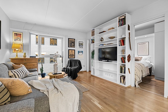 Velkommen til Nedre Skøyen vei 16, presentert av Frida Harbu Hoen v/ PrivatMegleren Park. Bildene er tatt av MarikaFoto