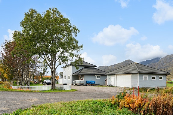 Velkommen til Leknesveien 670 - Presentert av EiendomsMegler1 Leknes. Foto: EFKT