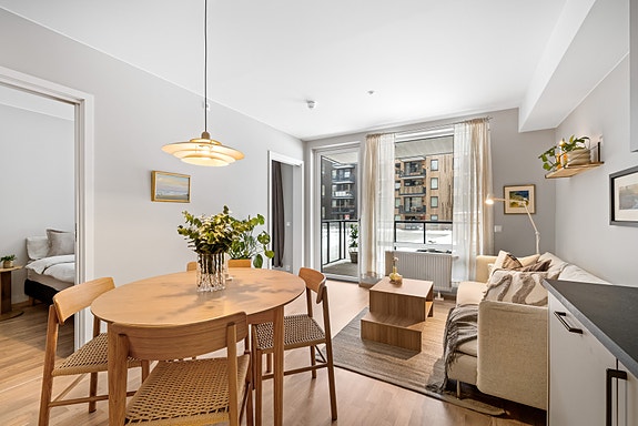 Frida Solberg i EIE eiendomsmegling har gleden av å presentere Gamleveien 85C - et ypperlig førstegangskjøp som inneholder alt du trenger i oppstarten med sine praktisk innredede 40 kvm.