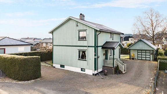 Richard Løyning Arntsen v/ Eiendomsmegler Norge har gleden av å presentere Lahellevegen 42!