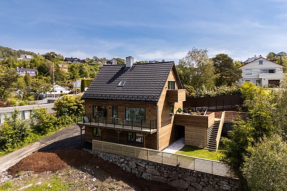 Nesveien 7 presenteres av EIE eiendomsmegling, ved Marius Undheim Helvik! (Fotograf: Nathalie Reinholdtsen)