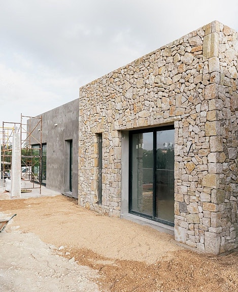 Nøkkelferdig! Ny ibiza-inspirert villa med 4 soverom - Stort uteområde med privat basseng - Parkering