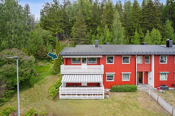 Romslig leilighet med 3 soverom og meget gode utearealer.