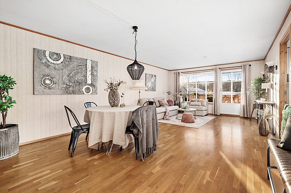 Velkommen til Vestsideveien 3C! En stor og gjennomgående 3-roms selveierleilighet i 3. etasje.