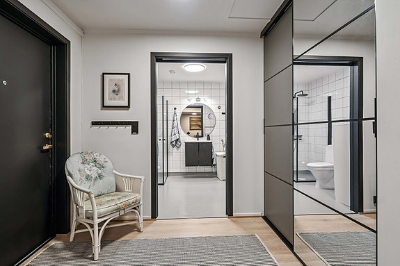 Entré med mye skapplass