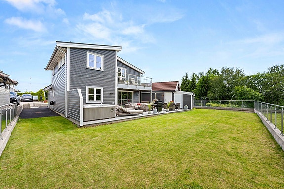 Velkommen til Vardefoten 89 presentert av daglig leder og eiendomsmegler Petter Eia Haavi!