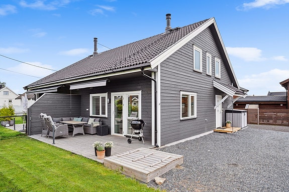 DNB Eiendom ved Malin Bruer har gleden av og presentere Klokkerstuveien 2, en attraktiv halvpart av tomannsbolig fra 2021!