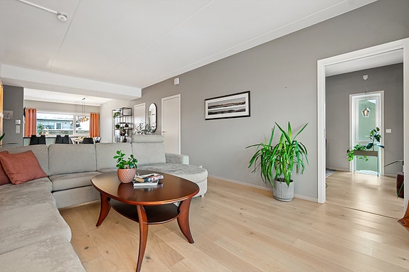 Flott lys og åpen stue.