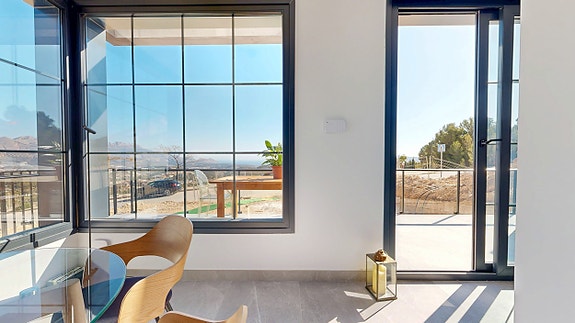 Ny moderne villa med 3 soverom og stor uteplass | Privat basseng og takterrasse