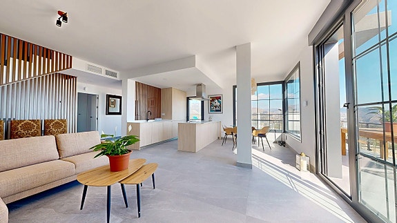 Ny moderne villa med 3 soverom og stor uteplass | Privat basseng og takterrasse