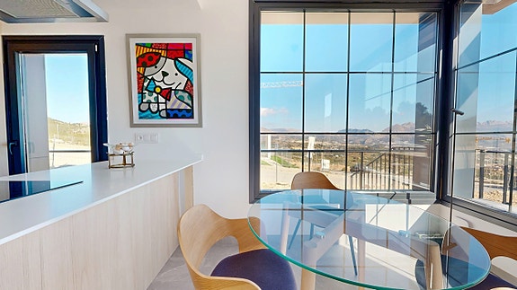 Ny moderne villa med 3 soverom og stor uteplass | Privat basseng og takterrasse