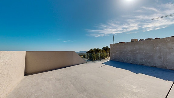 Ny moderne villa med 3 soverom og stor uteplass | Privat basseng og takterrasse