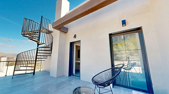 Ny moderne villa med 3 soverom og stor uteplass | Privat basseng og takterrasse