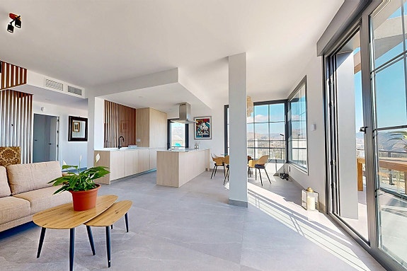 Ny moderne villa med 3 soverom og stor uteplass | Privat basseng og takterrasse