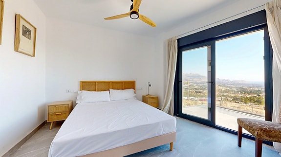 Ny moderne villa med 3 soverom og stor uteplass | Privat basseng og takterrasse