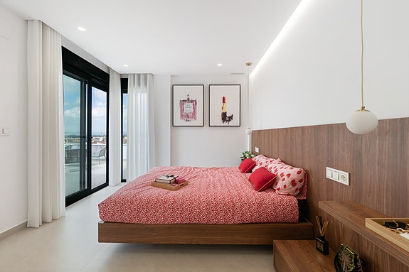 Unik villa med fantastisk uteområde | 3 soverom og 3 bad | Takterrasse og privat basseng