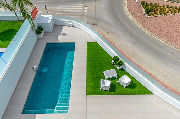 Unik villa med fantastisk uteområde | 3 soverom og 3 bad | Takterrasse og privat basseng