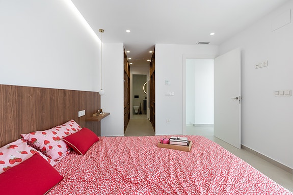 Unik villa med fantastisk uteområde | 3 soverom og 3 bad | Takterrasse og privat basseng