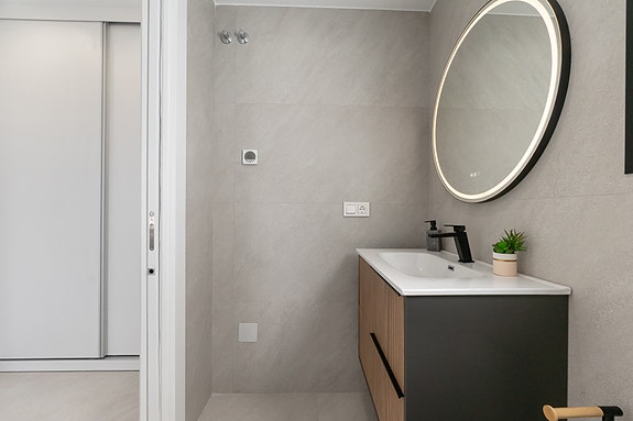 Unik villa med fantastisk uteområde | 3 soverom og 3 bad | Takterrasse og privat basseng