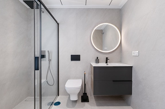 Unik villa med fantastisk uteområde | 3 soverom og 3 bad | Takterrasse og privat basseng