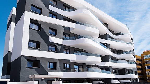 Luksus nær stranden | Nøkkelferdig leilighet med 3 soverom | Stor terrasse