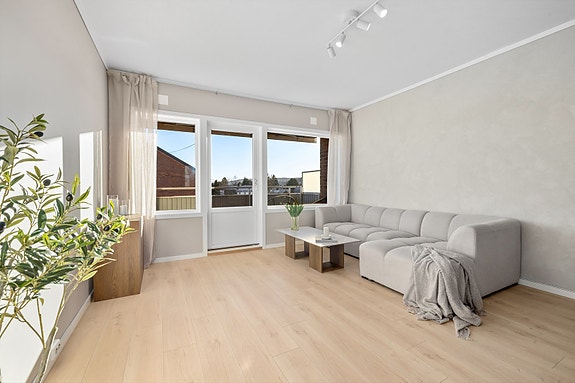 EiendomsMegler1 v/Thor Petter Curtis Mælandsmo presenterer Olea Crøgers veg 16A - Pen, nyoppusset 4-roms med attraktiv beliggenhet på Falkum!
Foto: A7 Media.