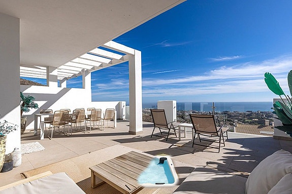 Duplex Penthouse med havutsikt | 3 soverom, takterrasse og jacuzzi