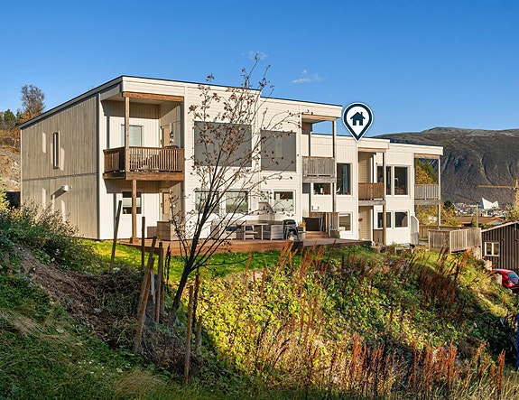 Velkommen til Røstbakken 7B - En moderne familiebolig fra 2019 med hybel presentert av Robin C. Lund!