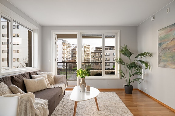 Nordvik Bolig v/Michael Boxill Knutsen har gleden av å presentere Breivikveien 21A! Foto: Kristine Tofte.