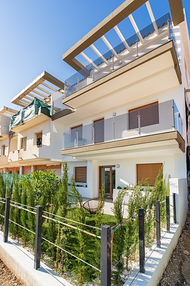 Nydelige rekkehus med 4 soverom og 3 bad | Flotte fellesområder med basseng