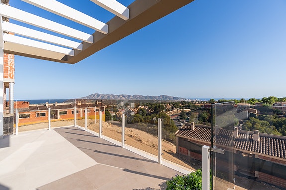 Nydelige rekkehus med 4 soverom og 3 bad | Flotte fellesområder med basseng