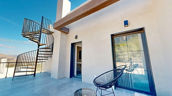 Nybygg - Romslig villa med 3 soverom og stor underetasje | Privat basseng og takterrasse