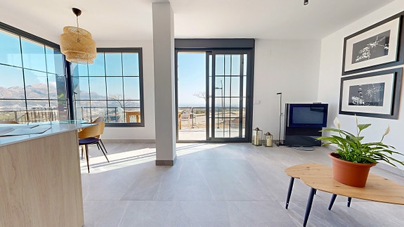 Nybygg - Romslig villa med 3 soverom og stor underetasje | Privat basseng og takterrasse