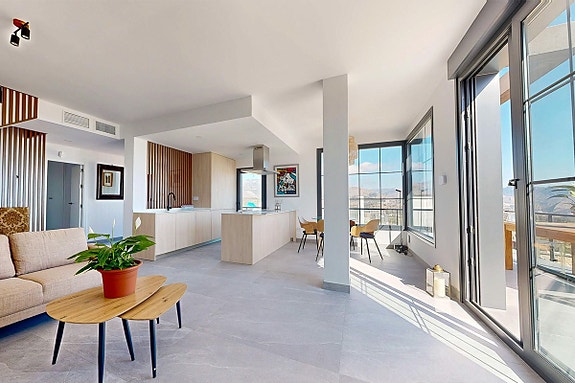 Nybygg - Romslig villa med 3 soverom og stor underetasje | Privat basseng og takterrasse