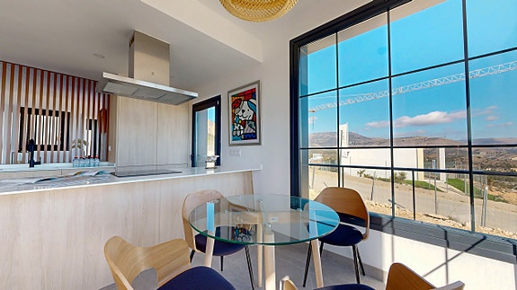 Nybygg - Romslig villa med 3 soverom og stor underetasje | Privat basseng og takterrasse