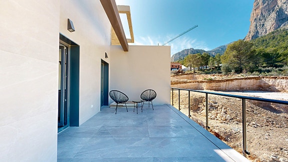 Nybygg - Romslig villa med 3 soverom og stor underetasje | Privat basseng og takterrasse