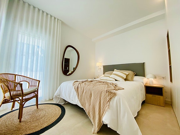 Bolig til sommeren? Moderne leilighet med 3 soverom | Stor uteplass | Flotte fellesområder | Parkering