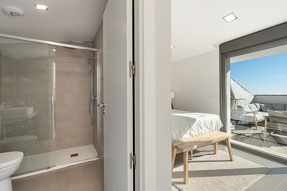 Duplex penthouse med havutsikt | 3 soverom og sørvendte terrasser | Garasje