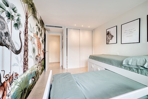 Lekker penthouse med 4 soverom, stor takterrasse og jacuzzi | Sentralt i San Pedro